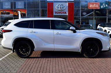 Внедорожник / Кроссовер Toyota Highlander 2023 в Житомире