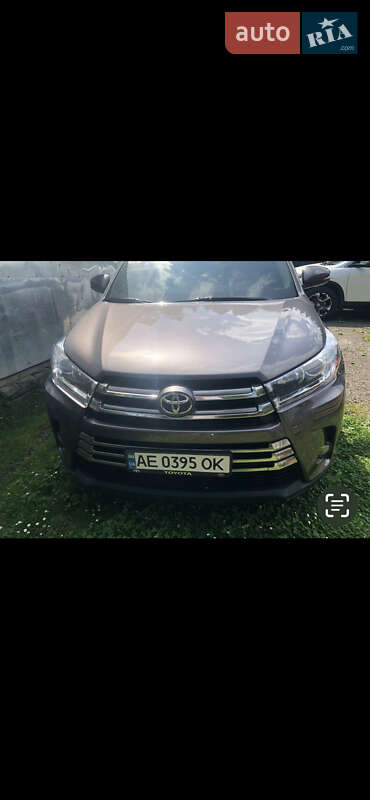 Внедорожник / Кроссовер Toyota Highlander 2017 в Дружковке