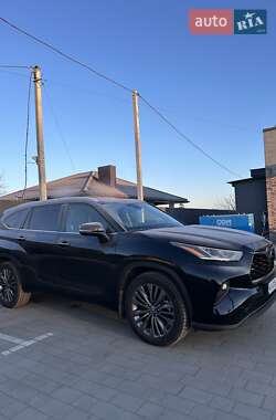 Внедорожник / Кроссовер Toyota Highlander 2022 в 