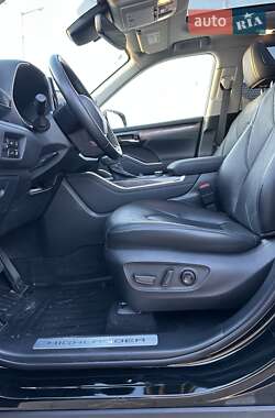 Внедорожник / Кроссовер Toyota Highlander 2022 в 
