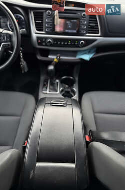 Внедорожник / Кроссовер Toyota Highlander 2016 в 