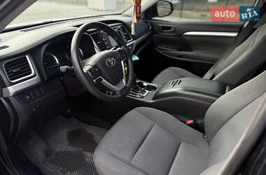 Внедорожник / Кроссовер Toyota Highlander 2016 в 