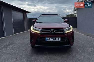 Внедорожник / Кроссовер Toyota Highlander 2019 в Чернигове