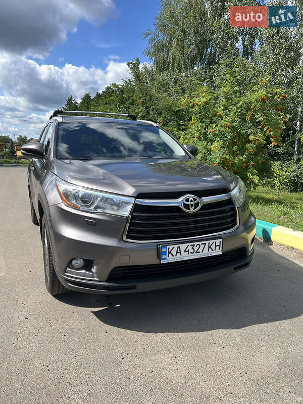 Внедорожник / Кроссовер Toyota Highlander 2014 в 