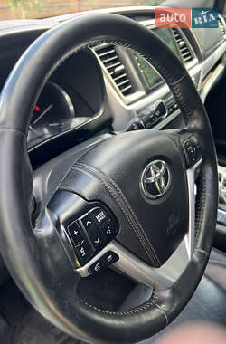 Внедорожник / Кроссовер Toyota Highlander 2014 в 