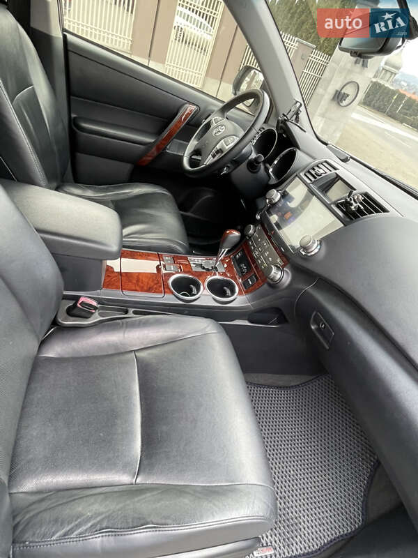 Внедорожник / Кроссовер Toyota Highlander 2012 в Черновцах