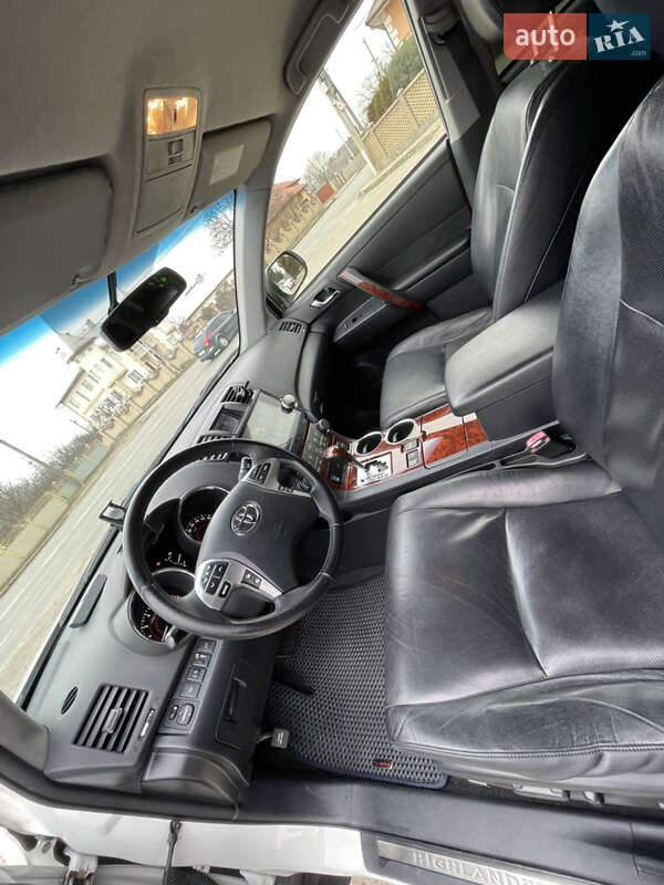 Внедорожник / Кроссовер Toyota Highlander 2012 в Черновцах
