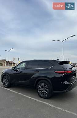 Внедорожник / Кроссовер Toyota Highlander 2022 в 