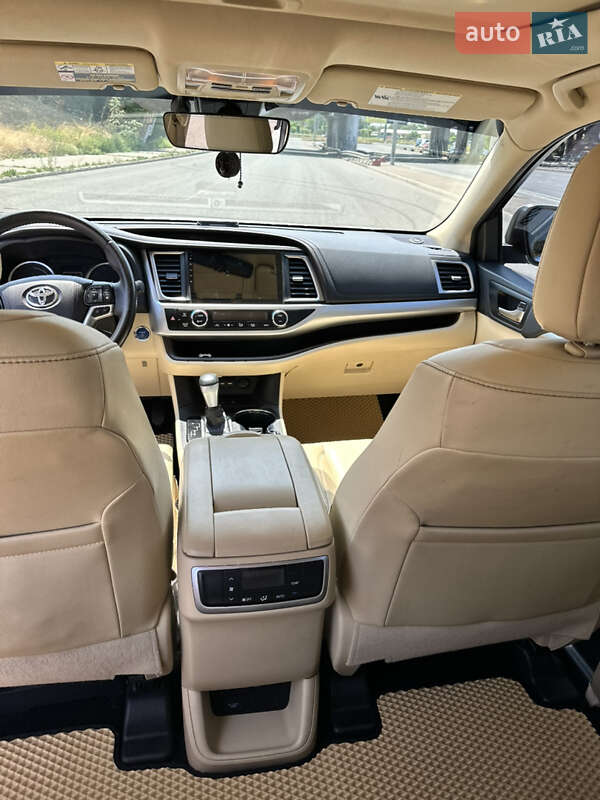 Внедорожник / Кроссовер Toyota Highlander 2019 в Одессе