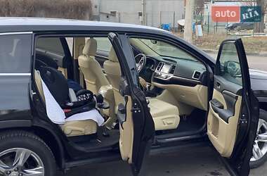 Позашляховик / Кросовер Toyota Highlander 2015 в 