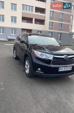 Позашляховик / Кросовер Toyota Highlander 2015 в 