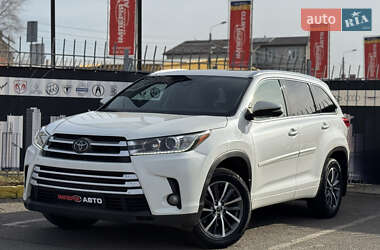 Внедорожник / Кроссовер Toyota Highlander 2017 в Киеве