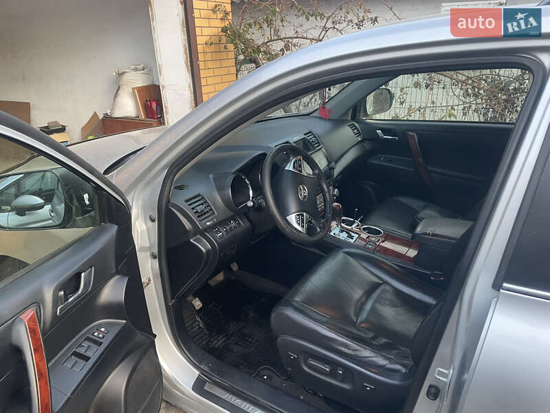 Позашляховик / Кросовер Toyota Highlander 2012 в Бобринці