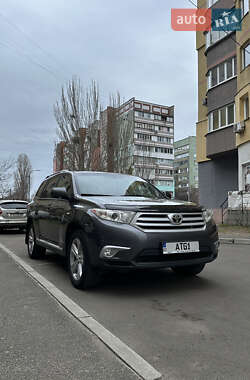 Внедорожник / Кроссовер Toyota Highlander 2011 в 