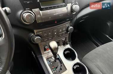 Внедорожник / Кроссовер Toyota Highlander 2011 в 