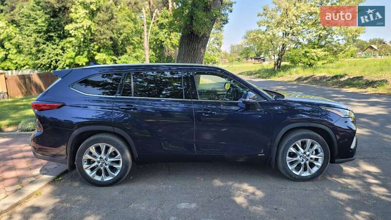 Позашляховик / Кросовер Toyota Highlander 2022 в Черкасах