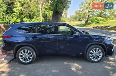 Внедорожник / Кроссовер Toyota Highlander 2022 в 