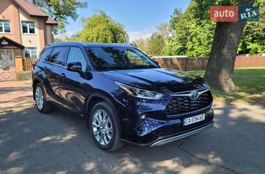 Внедорожник / Кроссовер Toyota Highlander 2022 в 