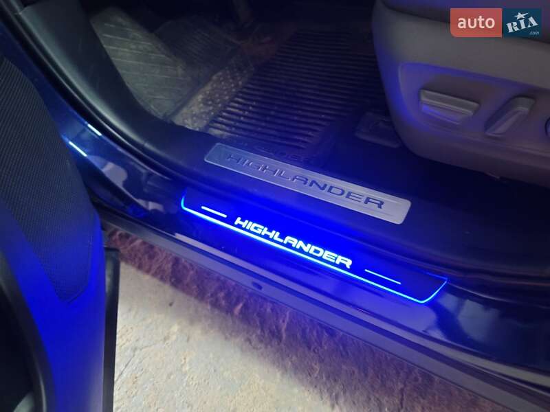 Позашляховик / Кросовер Toyota Highlander 2022 в Черкасах
