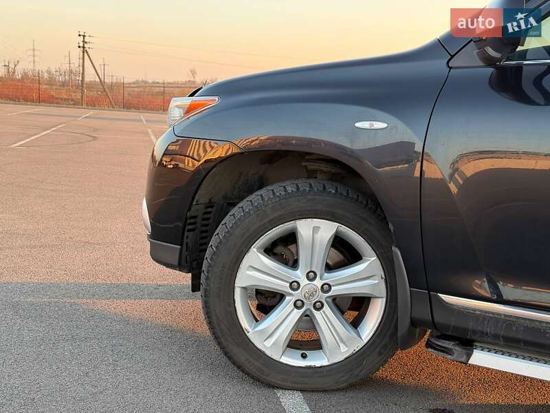 Внедорожник / Кроссовер Toyota Highlander 2010 в Ровно