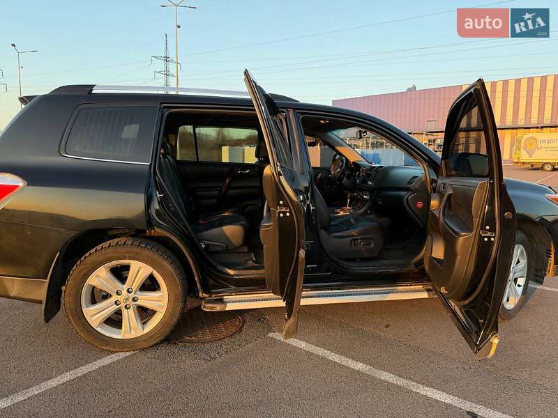 Внедорожник / Кроссовер Toyota Highlander 2010 в Ровно