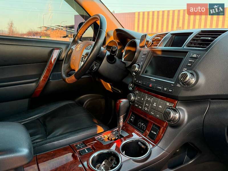 Внедорожник / Кроссовер Toyota Highlander 2010 в Ровно