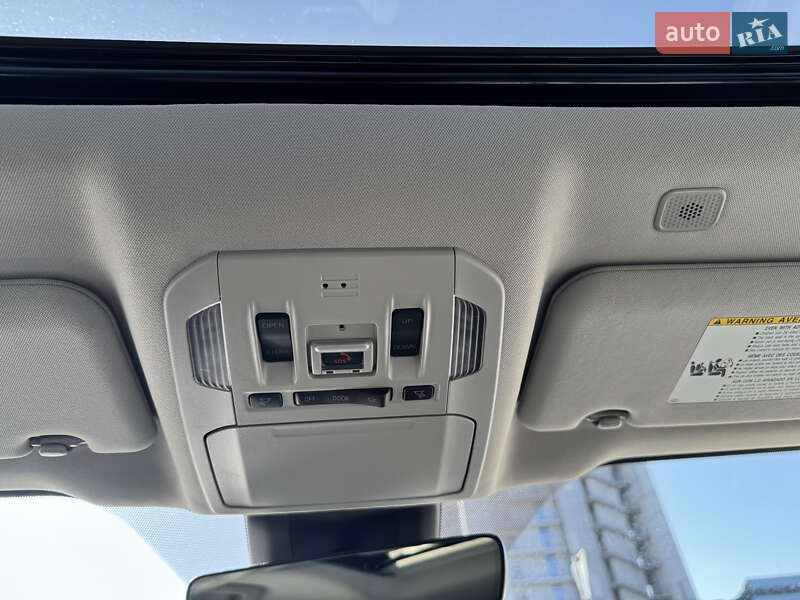 Внедорожник / Кроссовер Toyota Highlander 2023 в Киеве