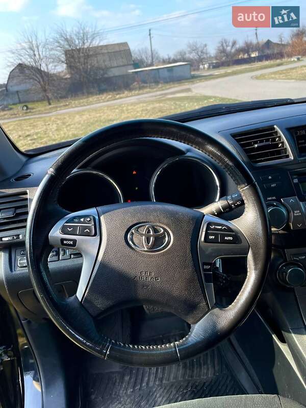 Позашляховик / Кросовер Toyota Highlander 2010 в Павлограді