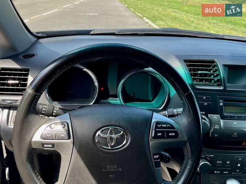 Позашляховик / Кросовер Toyota Highlander 2010 в Павлограді