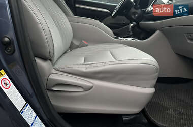 Позашляховик / Кросовер Toyota Highlander 2014 в 