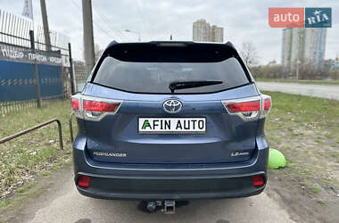 Позашляховик / Кросовер Toyota Highlander 2014 в 