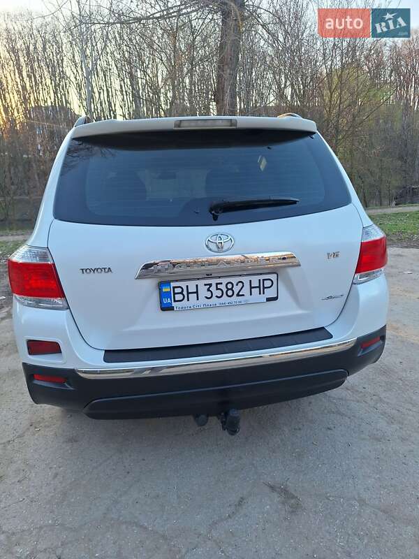 Внедорожник / Кроссовер Toyota Highlander 2011 в Килии