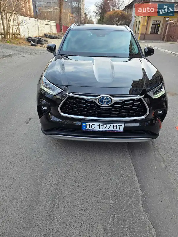 Внедорожник / Кроссовер Toyota Highlander 2021 в 