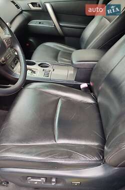 Позашляховик / Кросовер Toyota Highlander 2009 в 