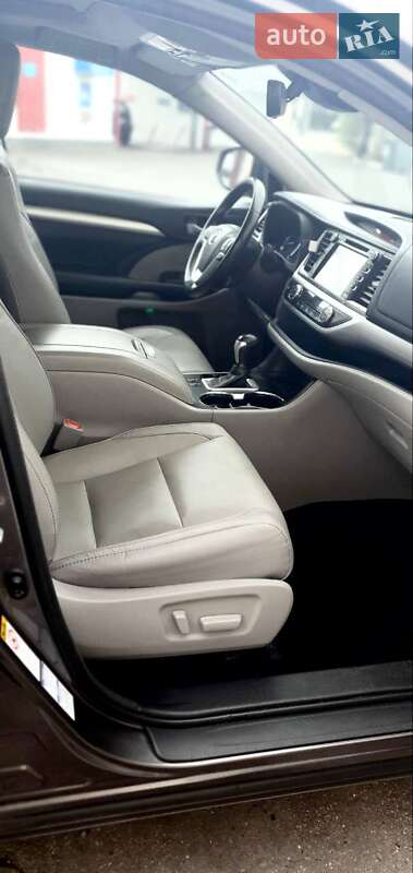 Внедорожник / Кроссовер Toyota Highlander 2017 в Одессе