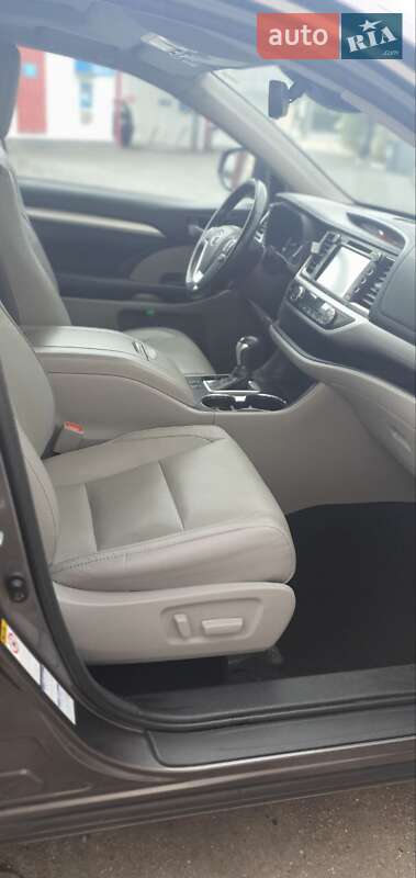 Внедорожник / Кроссовер Toyota Highlander 2017 в Одессе
