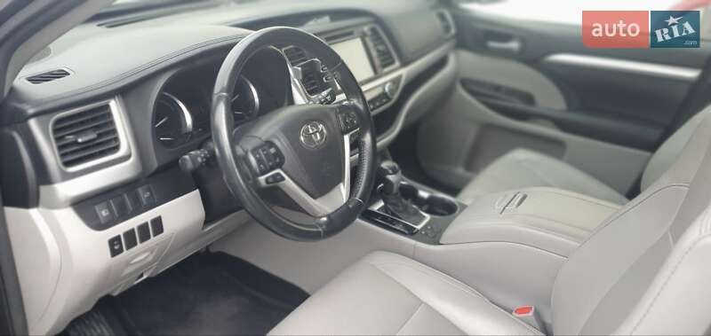 Внедорожник / Кроссовер Toyota Highlander 2017 в Одессе