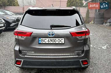 Внедорожник / Кроссовер Toyota Highlander 2017 в 