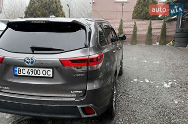 Внедорожник / Кроссовер Toyota Highlander 2017 в 