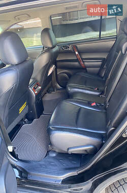 Внедорожник / Кроссовер Toyota Highlander 2011 в 