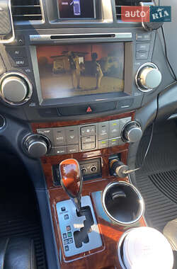 Внедорожник / Кроссовер Toyota Highlander 2011 в 