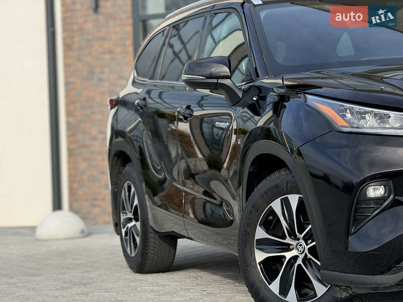 Позашляховик / Кросовер Toyota Highlander 2021 в Тернополі