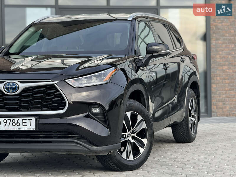 Позашляховик / Кросовер Toyota Highlander 2021 в Тернополі