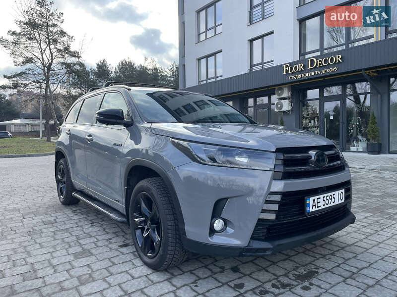 Внедорожник / Кроссовер Toyota Highlander 2017 в 