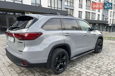 Внедорожник / Кроссовер Toyota Highlander 2017 в 