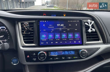 Внедорожник / Кроссовер Toyota Highlander 2017 в 