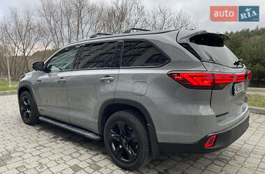 Внедорожник / Кроссовер Toyota Highlander 2017 в 