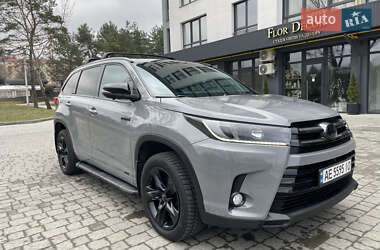 Внедорожник / Кроссовер Toyota Highlander 2017 в 