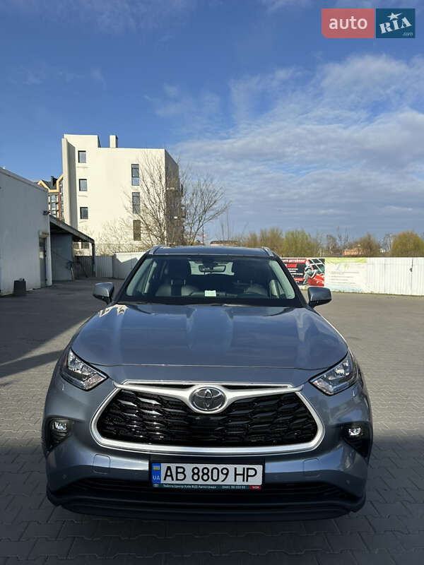 Внедорожник / Кроссовер Toyota Highlander 2020 в 