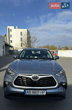 Внедорожник / Кроссовер Toyota Highlander 2020 в 